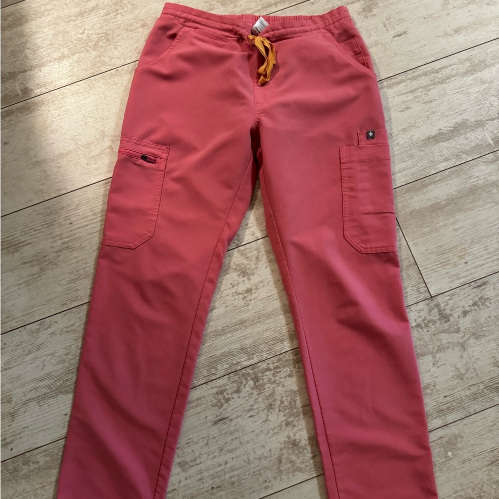 FIGS Yola Neon Pink